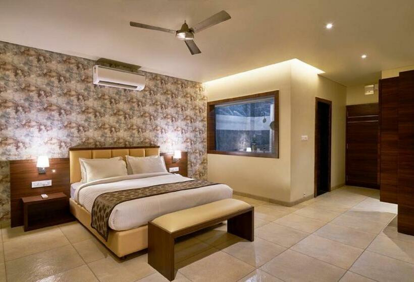 Номер Deluxe, Shlok  Pure Veg , Kolhapur