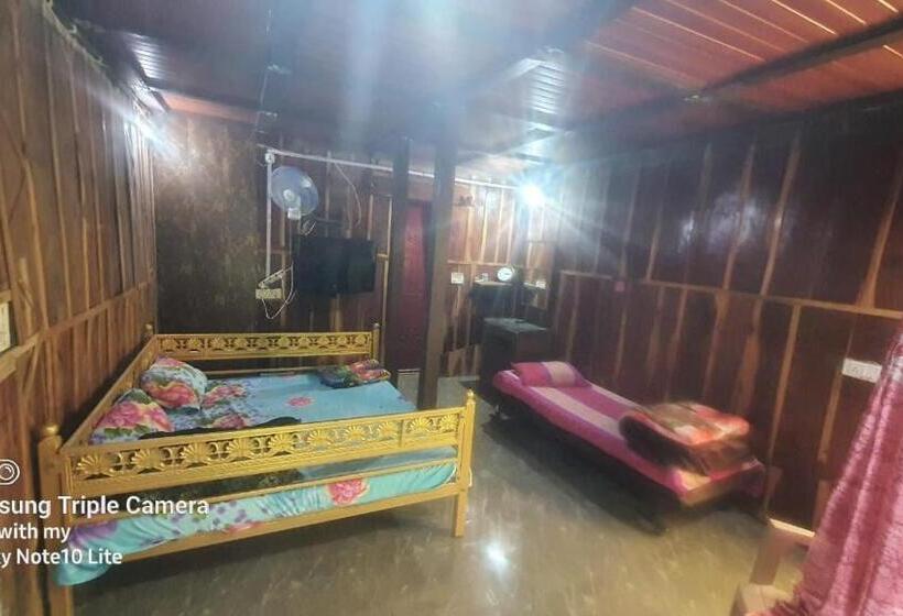 行政三人间, Amruta Homestays