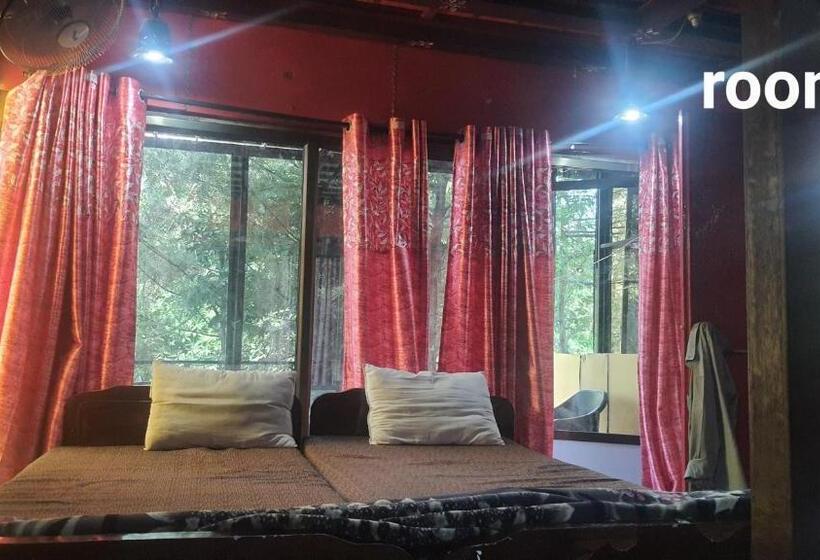 行政三人间, Amruta Homestays