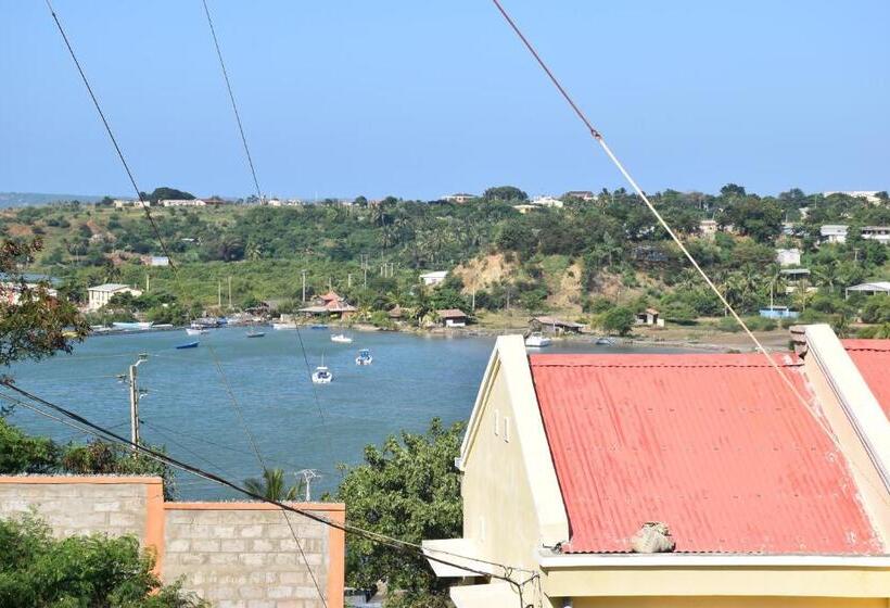 اتاق استاندارد با تراس, Centre Lucien Botovasoa