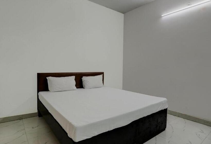Quarto Triplo Clássico, Pop 70207  Raghav Residency