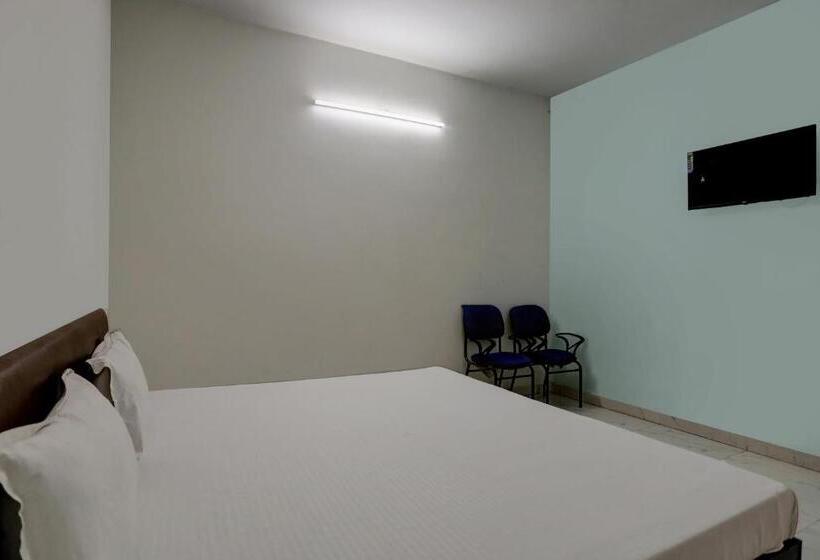 Quarto Triplo Clássico, Pop 70207  Raghav Residency