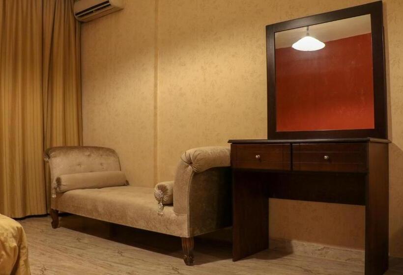 سوییت جونیور با چشم‌انداز دریا, Grand Suites