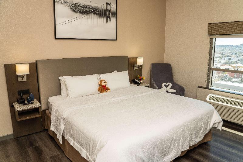 Стандартный Номер Кровать Кинг, Hilton Garden Inn Rochester Downtown, Ny
