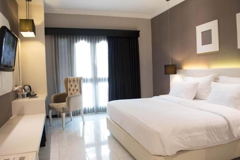 Номер Deluxe, Luminor Hotel Jember By Wh