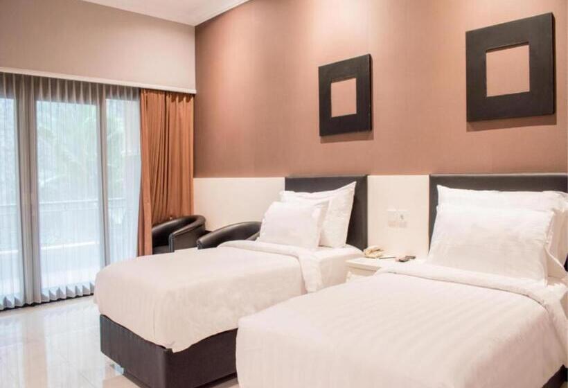 Номер Deluxe, Luminor Hotel Jember By Wh