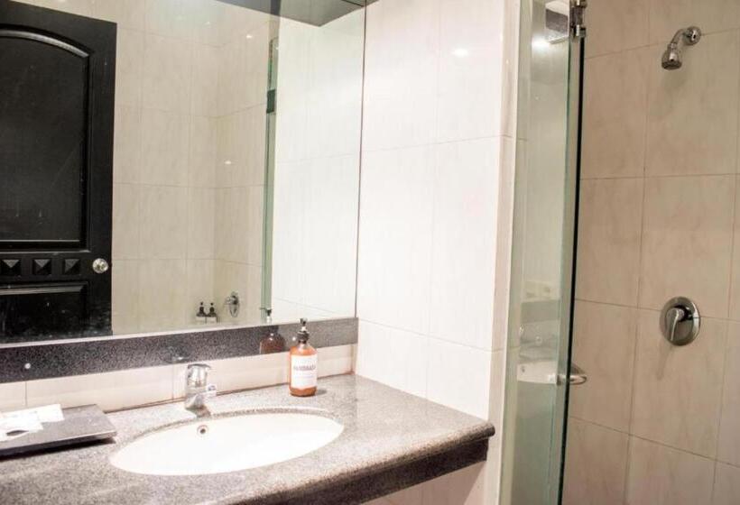 Президентский Люкс, Luminor Hotel Jember By Wh
