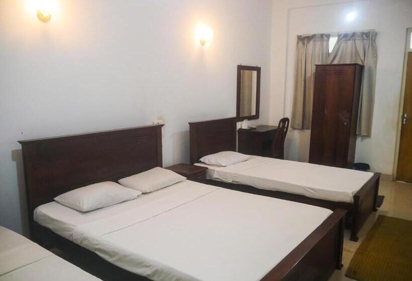 Номер Стандарт, Visaka Hotel   Kataragama