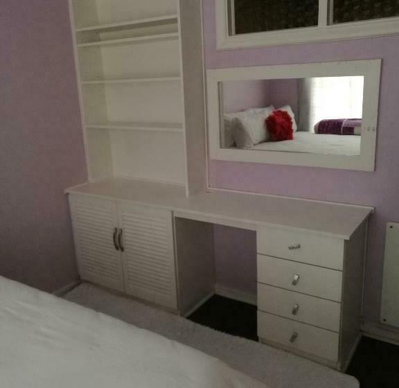 اتاق استاندارد با سرویس بهداشتی مشترک, Home Away From Home