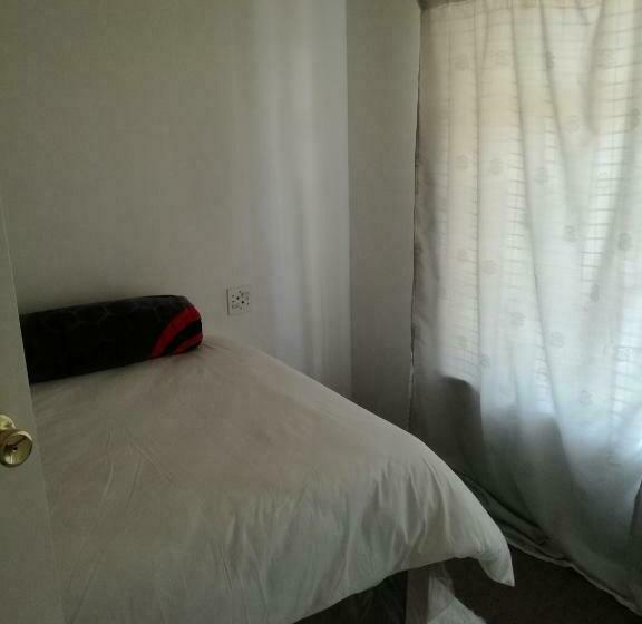 اتاق اکونومی, Home Away From Home