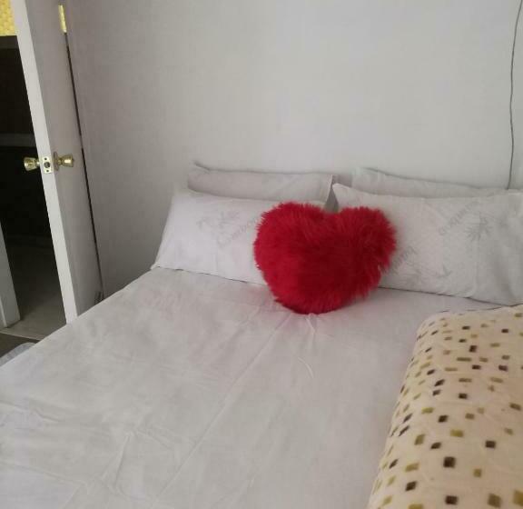 اتاق اکونومی, Home Away From Home