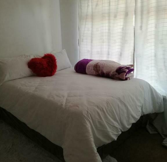 اتاق لوکس, Home Away From Home