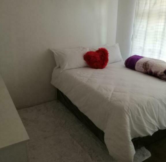 اتاق لوکس, Home Away From Home