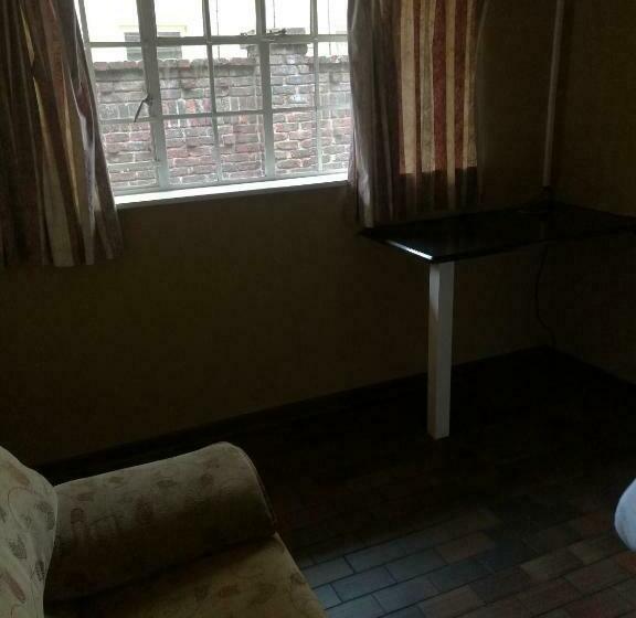 اتاق لوکس, Home Away From Home