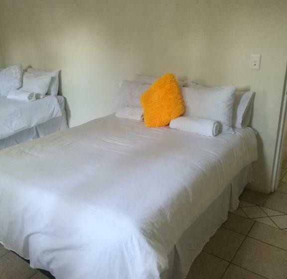 اتاق خانوادگی, Home Away From Home