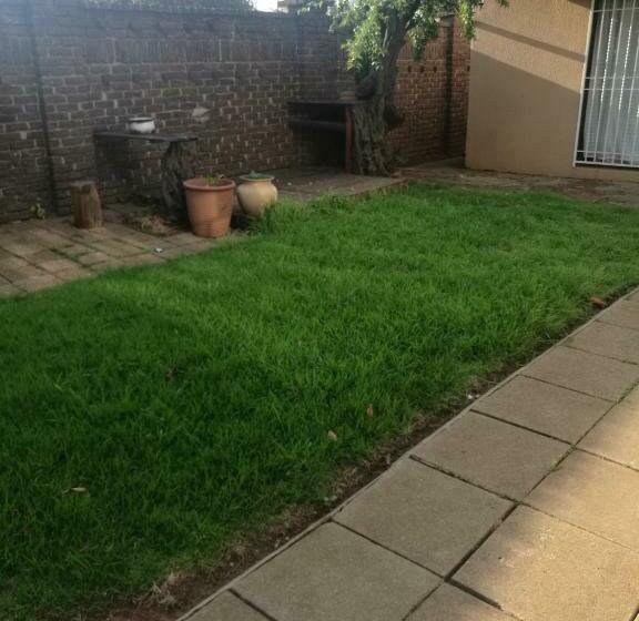 اتاق خانوادگی, Home Away From Home