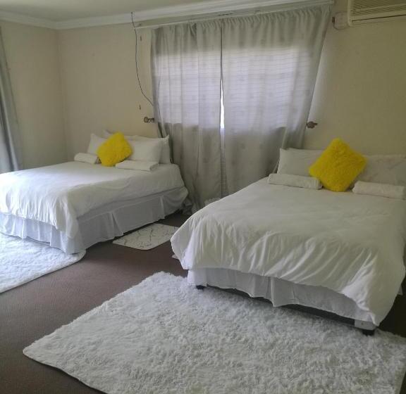 اتاق لوکس خانوادگی, Home Away From Home