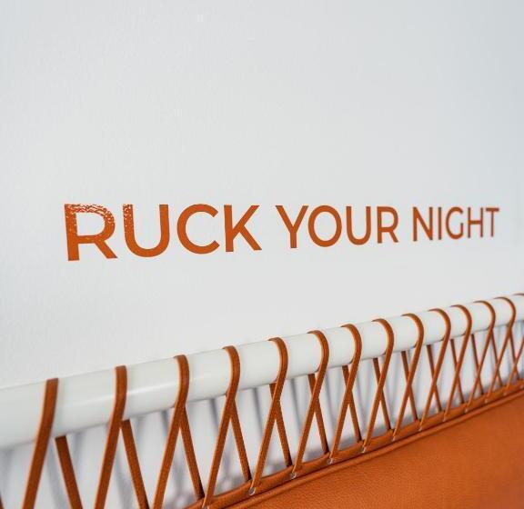 سوییت جونیور, The Ruck