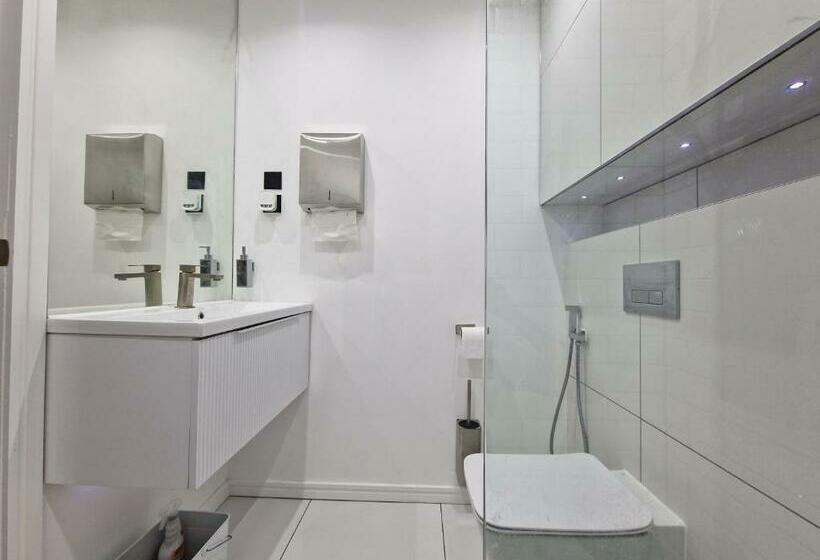 标准间, Beautiful Rooms In London