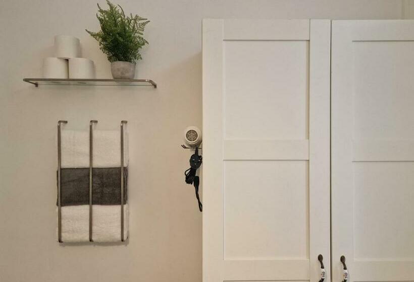 带大床的豪华间, Beautiful Rooms In London