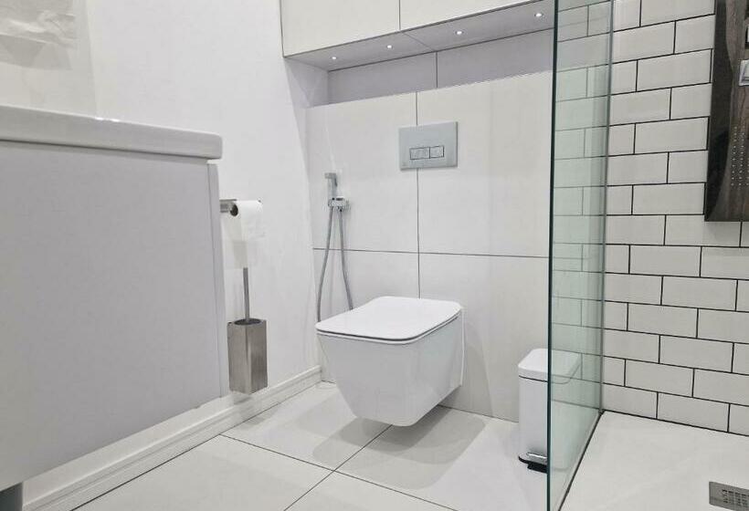 带大床的豪华间, Beautiful Rooms In London
