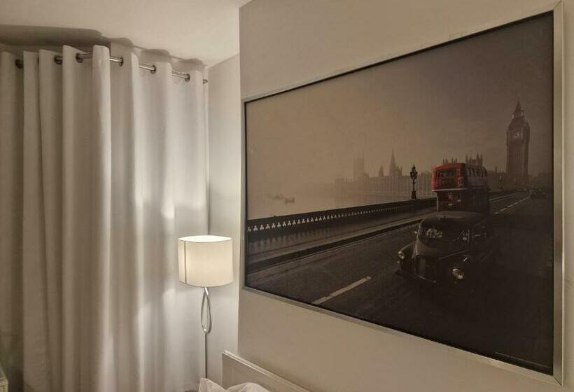 带大床的豪华间, Beautiful Rooms In London