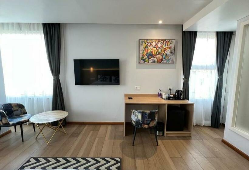 اتاق لوکس با تخت بزرگ, Aurora Boutique Hotel Imphal