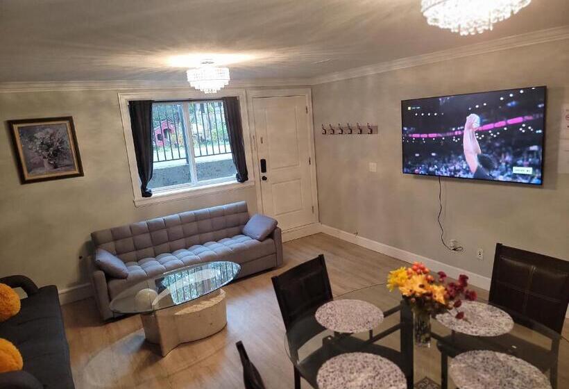 Family Suite, Oscar Inn & 2bd Family Suite Or Private Room