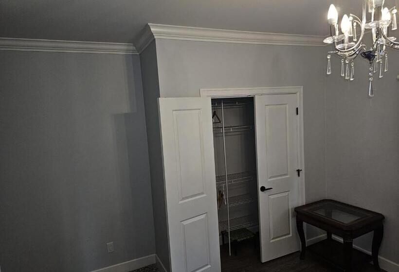 Номер Deluxe Кровать Кинг, Oscar Inn & 2bd Family Suite Or Private Room