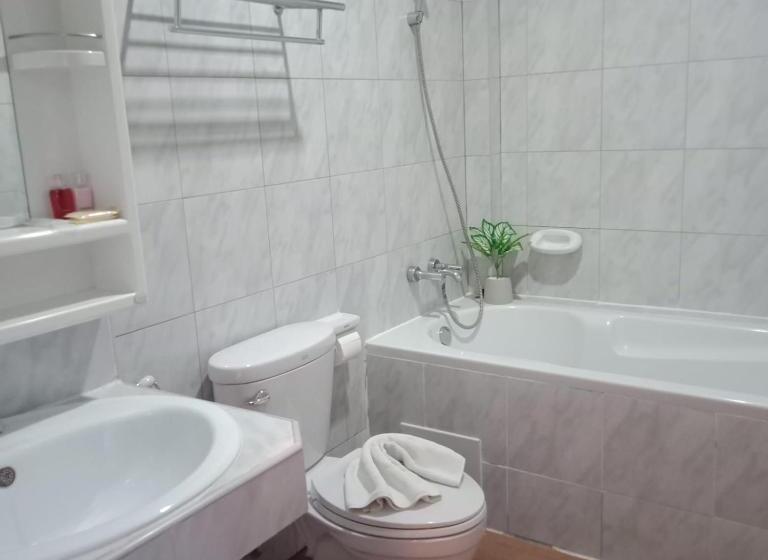 اتاق استاندارد با بالکن, New Forest Patong