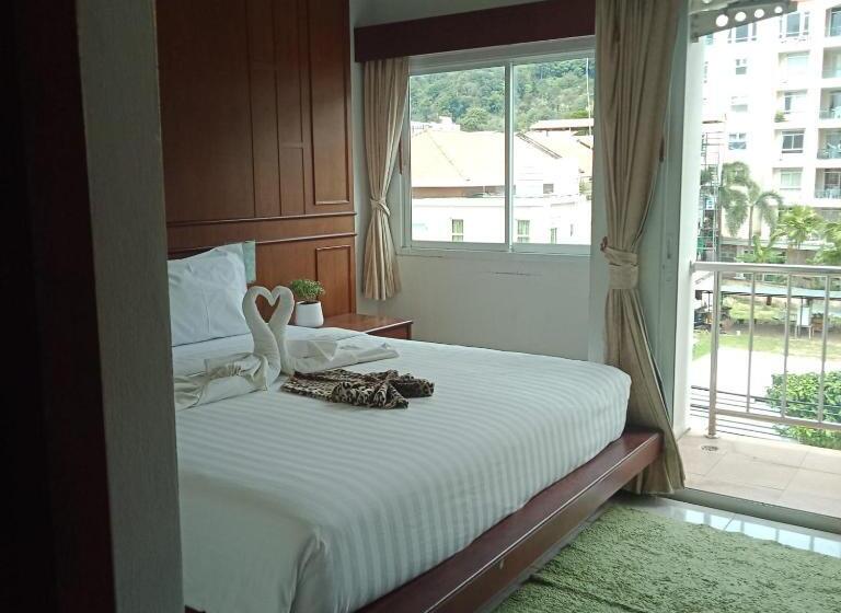 اتاق استاندارد با بالکن, New Forest Patong