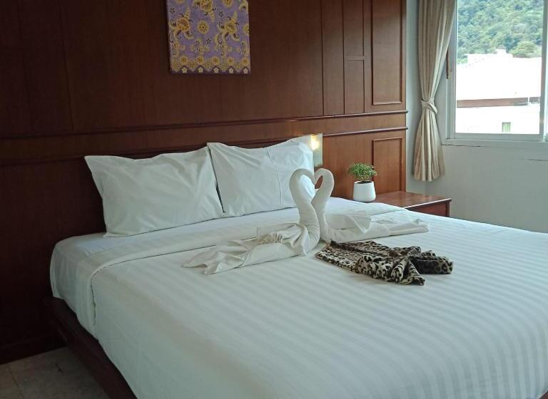 اتاق استاندارد با بالکن, New Forest Patong