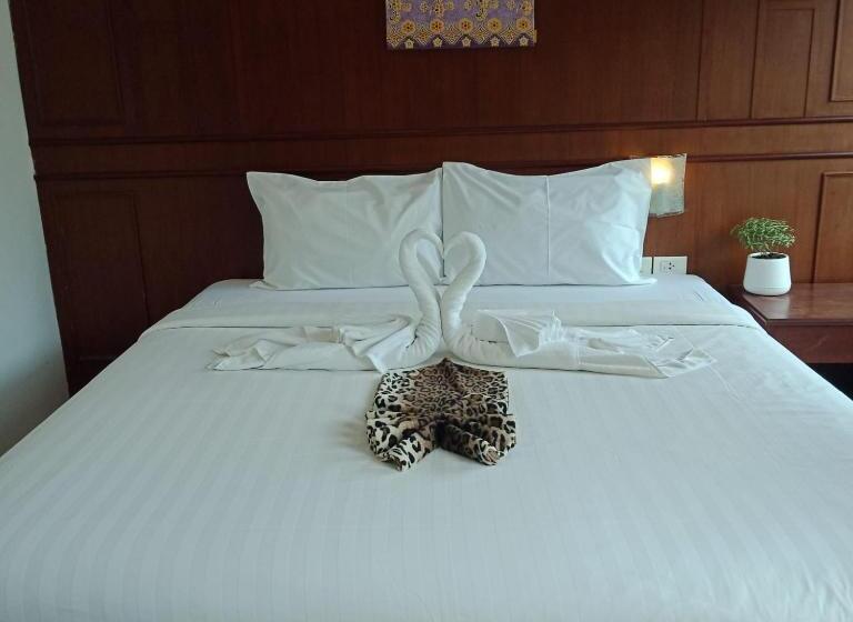 اتاق استاندارد با بالکن, New Forest Patong