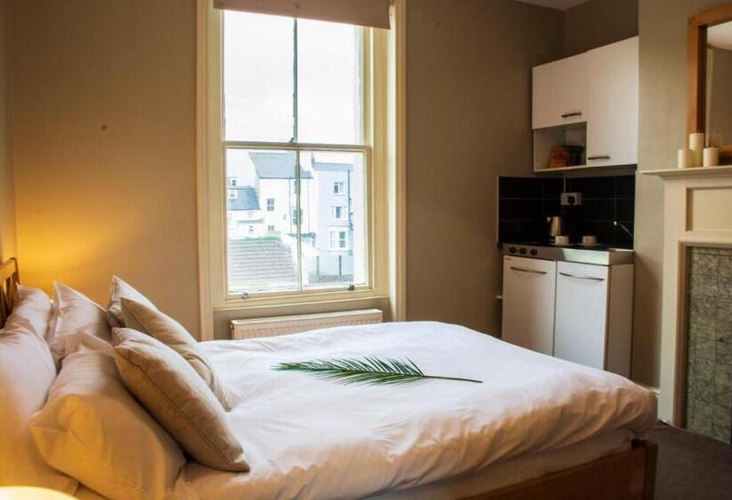 Номер Basic, Amherst Brighton
