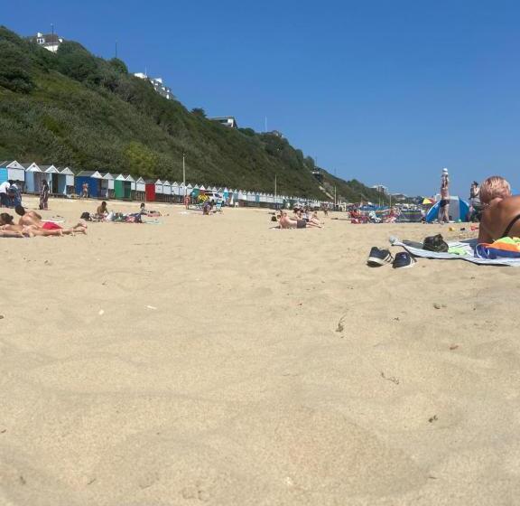 Апартаменты 2 Спальни, Boho Beach House   Beach Location