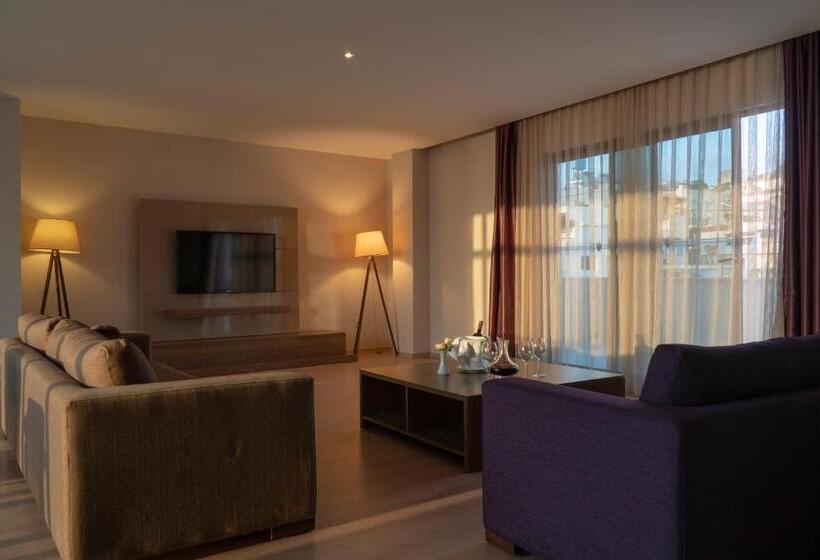 Апартаменты 3 Спальни, Ladies Beach Suite