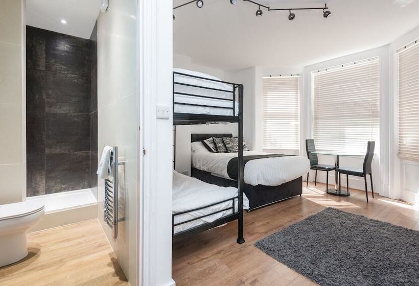 Quarto Quádruplo Premium, Innit Bliss