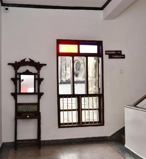 اتاق استاندارد سه تخته با بالکن, Minara Miwili   Forodhani Park