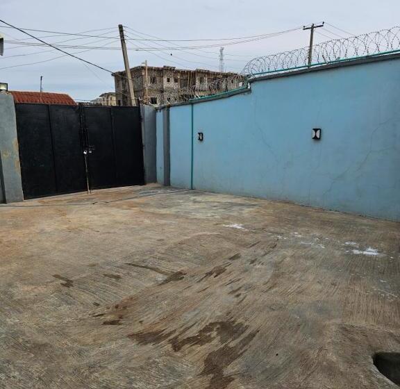 اتاق استاندارد, Umbrella Properties   Eleyele Ibadan