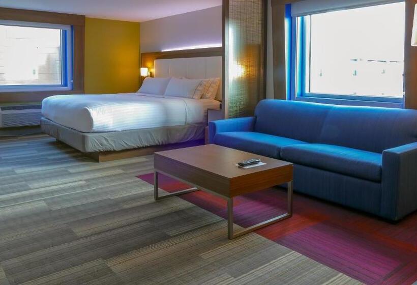 Люкс Кровать Кинг, Holiday Inn Express & Suites Miami Airport East, An Ihg