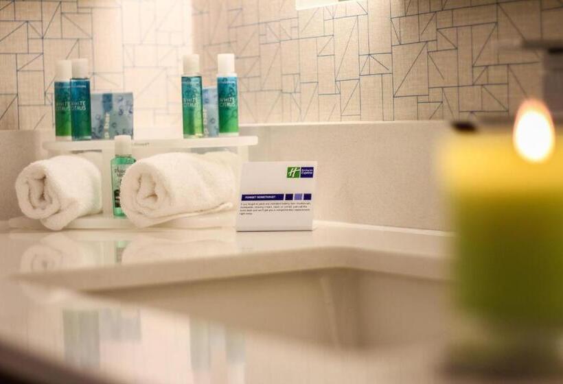 Номер Стандарт Адаптированный для Инвалидов, Holiday Inn Express & Suites Miami Airport East, An Ihg
