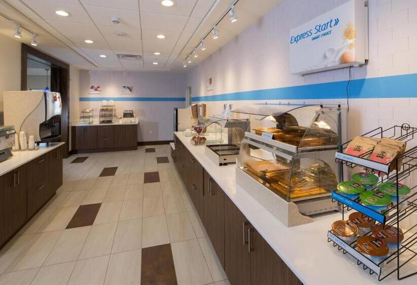 Номер Superior, Holiday Inn Express & Suites Monroe, An Ihg