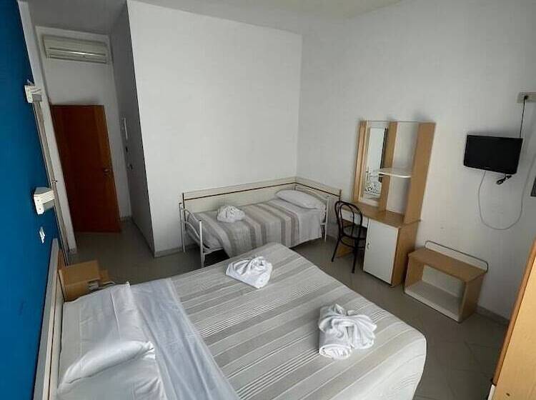 Habitación Triple Estándar, Marilonda