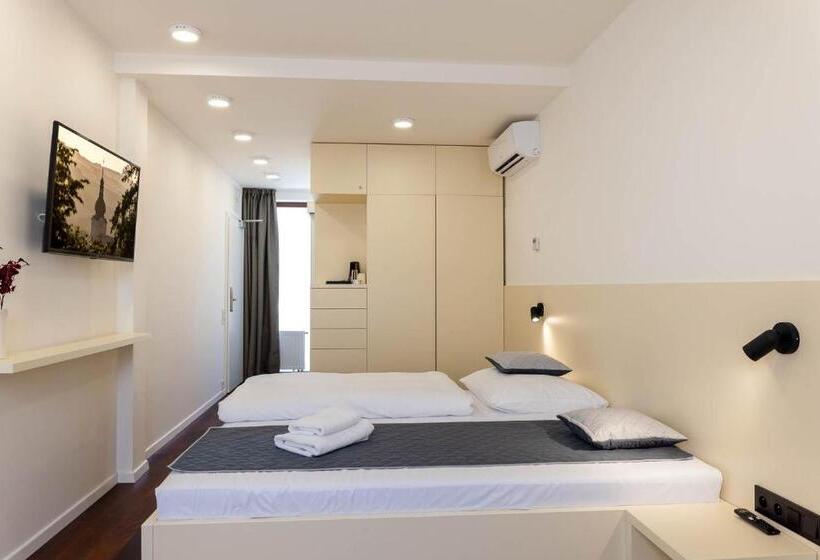 اتاق استاندارد سه نفره, Pension Chmelnice
