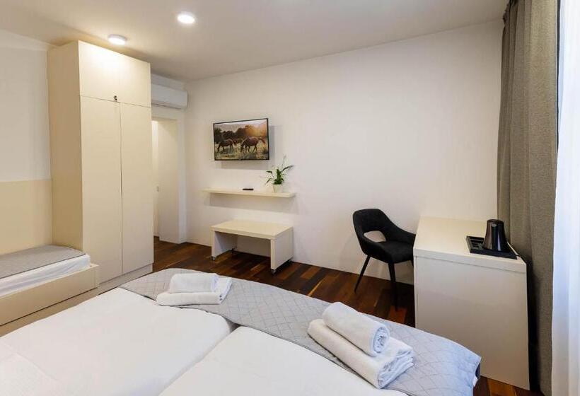 اتاق استاندارد سه نفره, Pension Chmelnice