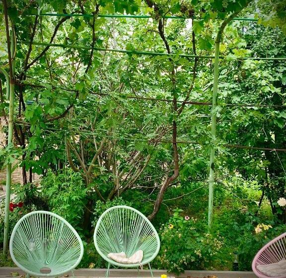 اتاق لوکس, Ekas Rosengarten