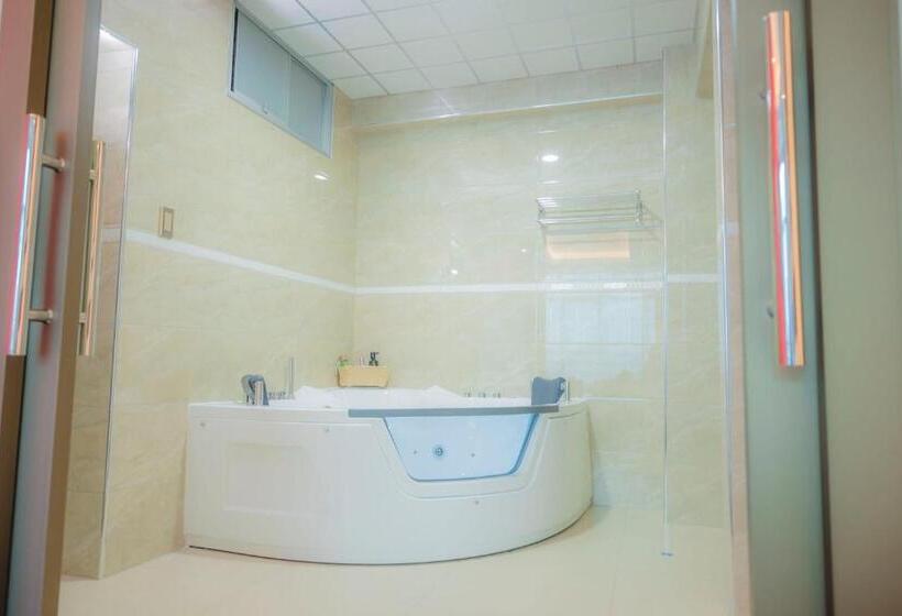 سوییت لوکس, R&n Shullkas Suites