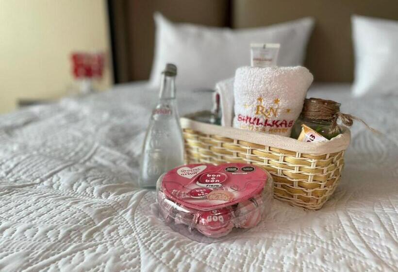 اتاق استاندارد یک نفره, R&n Shullkas Suites