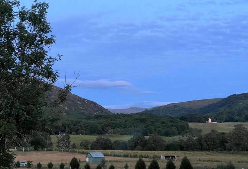 Номер Стандарт, Carn A Chuilinn House