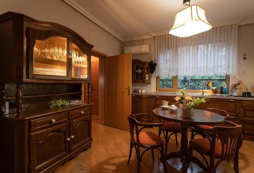 침실 3개 주택, Luxury Private House In City Center
